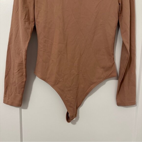 Aritzia Babaton Camel Long Sleeve Bodysuit Size Medium Women’s - Picture 2 of 8